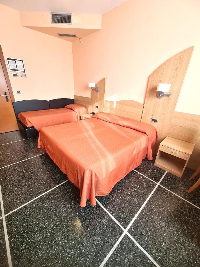 Hotel Zurigo Varazze Kültér fotó