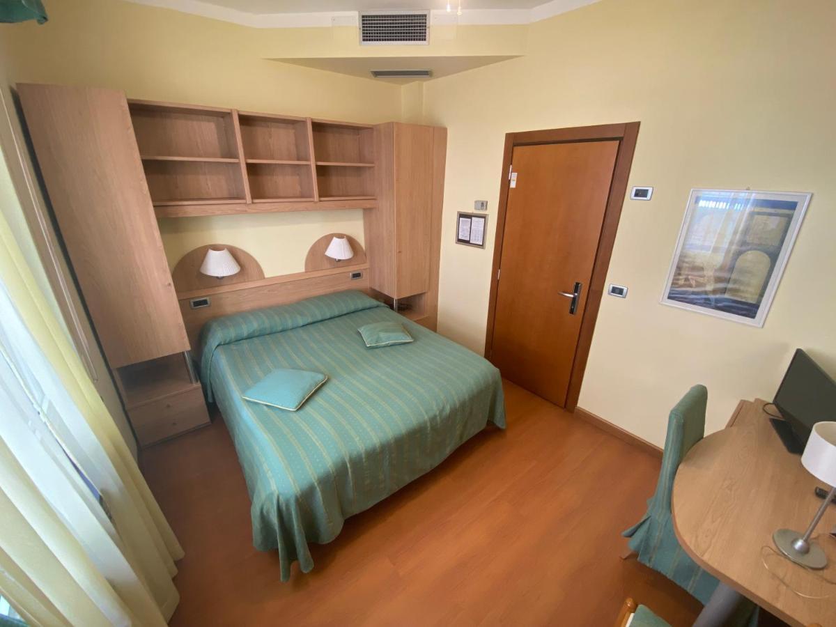 Hotel Zurigo Varazze Kültér fotó